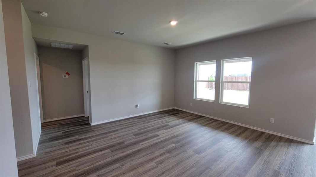 Spacious, unfurnished interior of a new home in Longhorn Estates, Fort Worth (Image 11).
