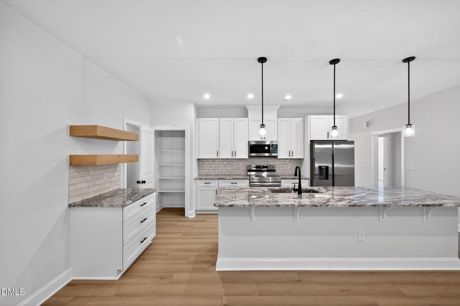 14_244_Sequoia_Dr-Kitchen-7797