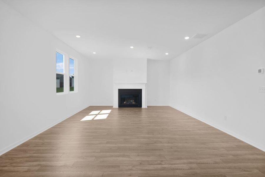 Spacious, unfurnished interior of a new home in Falls Creek, Flowery Branch (Image 12).