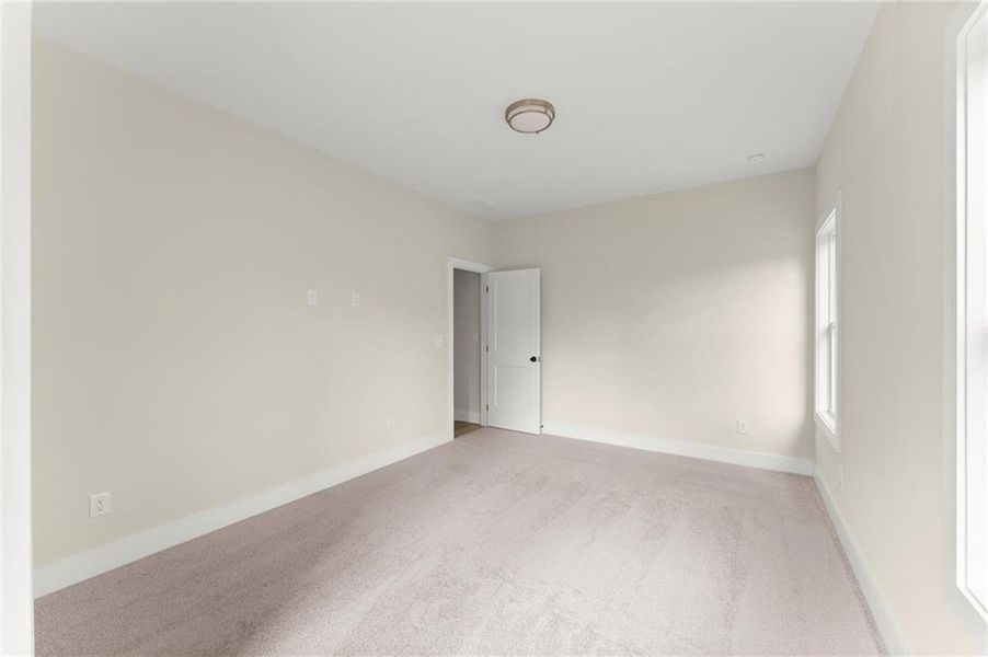 Spacious, unfurnished interior of a new home in Hillgrove Preserve, Powder Springs (Image 50).