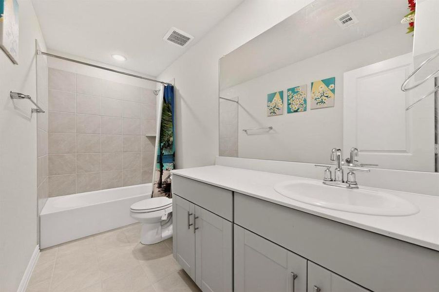 Furnished interior view inside a new home in Wolf Creek Farms - Signature Series, Melissa (Image 34).