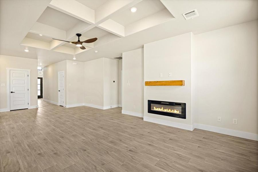 Spacious, unfurnished interior of a new home in , Granbury (Image 24).
