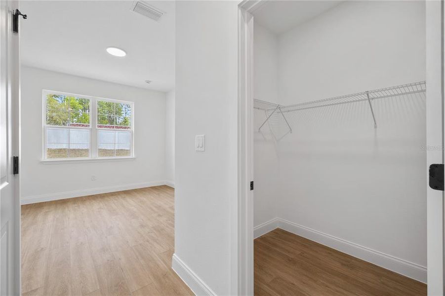 Spacious, unfurnished interior of a new home in , Citrus Springs (Image 24).