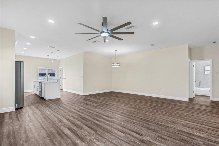 Spacious, unfurnished interior of a new home in , Daytona Beach (Image 16).