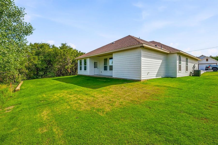 Exterior details and patio area of a home in , Granbury (Image 23).