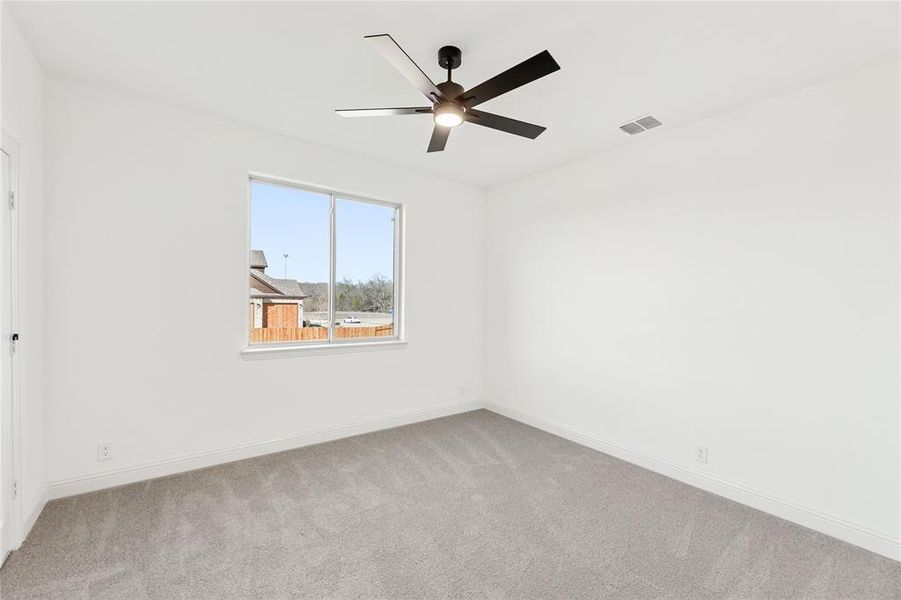 Spacious, unfurnished interior of a new home in Crystal Lake Estates, Red Oak (Image 17).