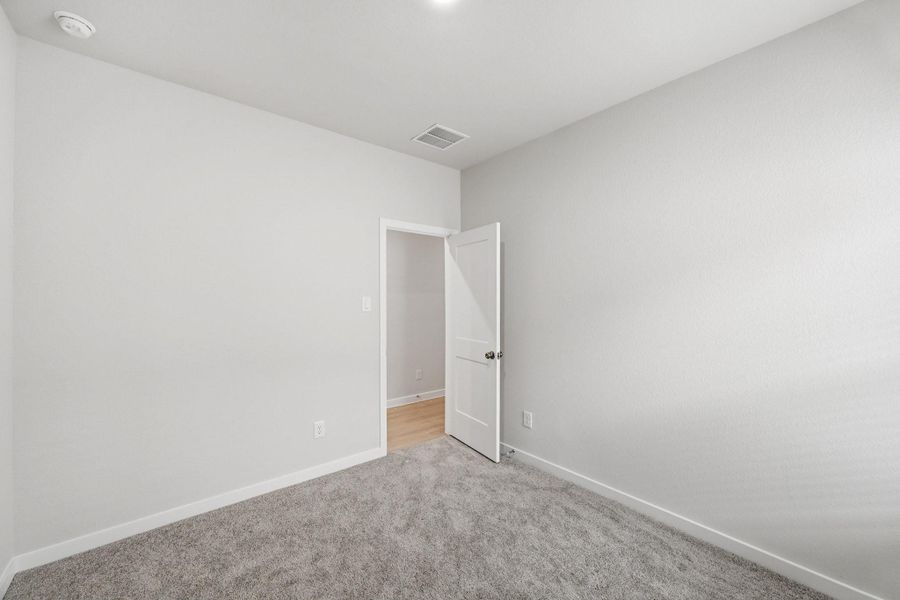 Spacious, unfurnished interior of a new home in Crockett Meadows, Conroe (Image 19).