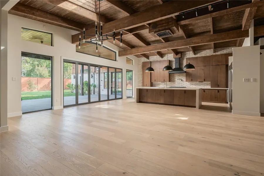 Community amenities in , Houston (Image 36).