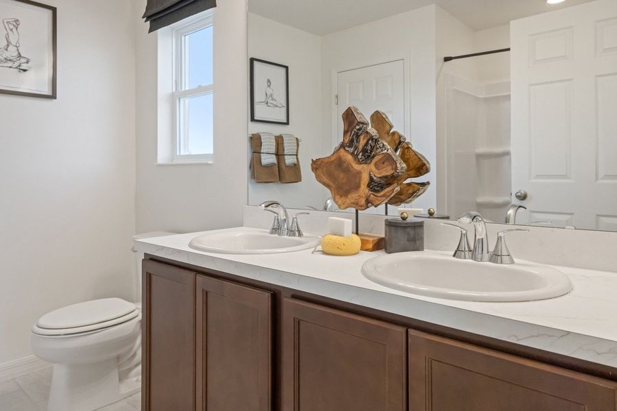 Dual-sink vanity at primary bath
