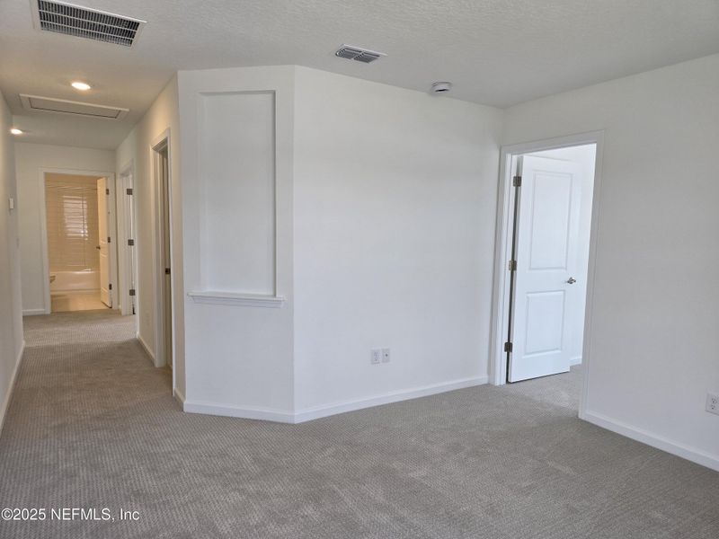 Spacious, unfurnished interior of a new home in Hyland Trail, Green Cove Springs (Image 22). Spacious, unfurnished interior of a new home in Hyland Trail, Green Cove Springs (Image 22).