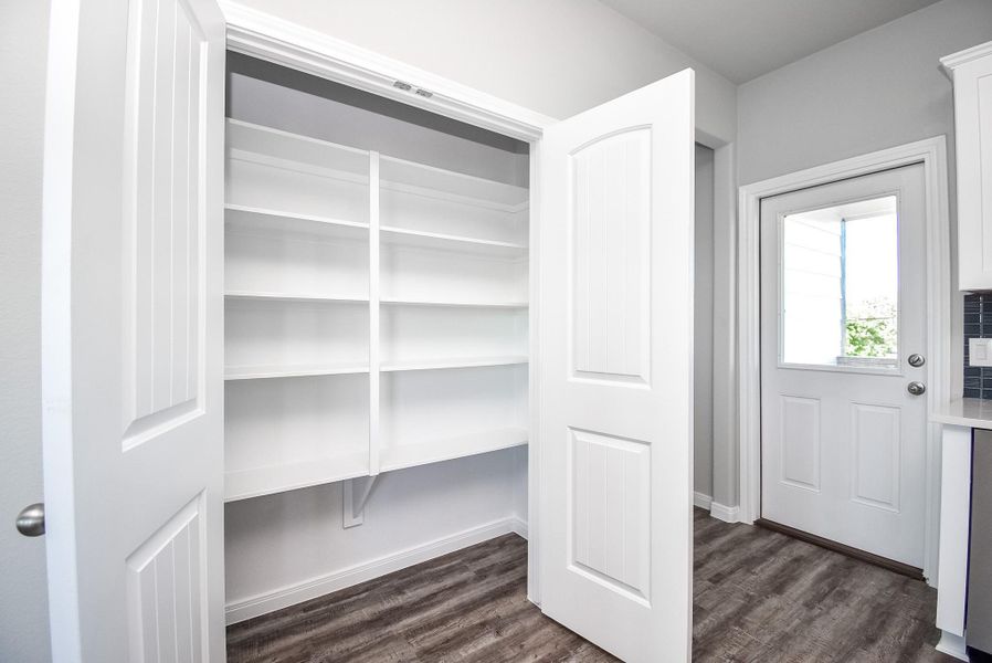 Spacious, unfurnished interior of a new home in , Palacios (Image 26).