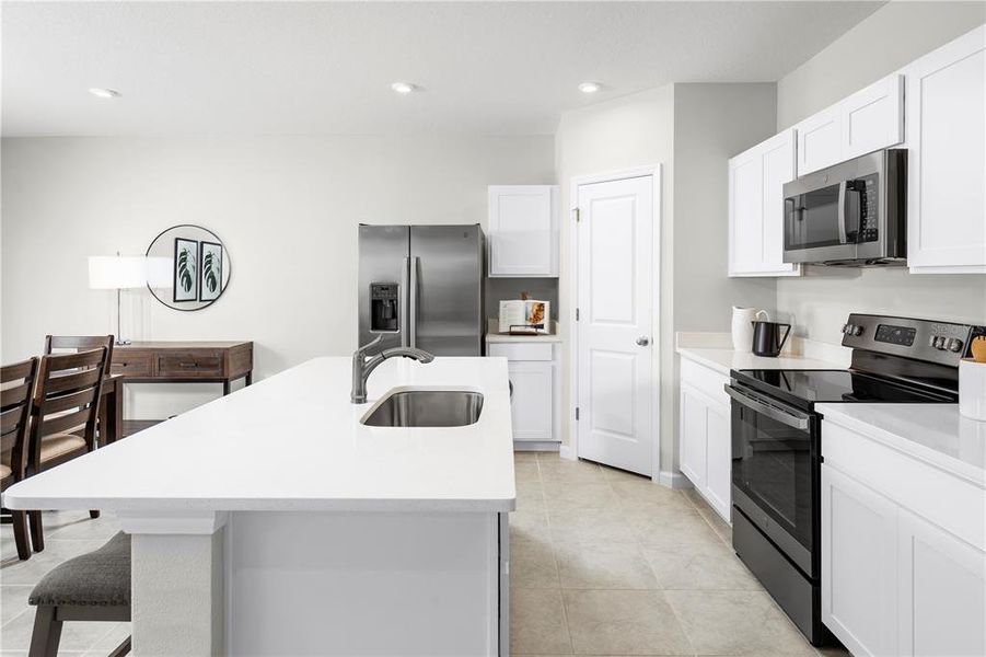 Furnished interior view inside a new home in Lakeside Preserve, Lakeland (Image 10).