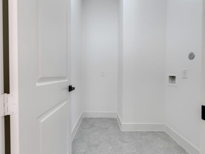 Spacious, unfurnished interior of a new home in , Houston (Image 24).