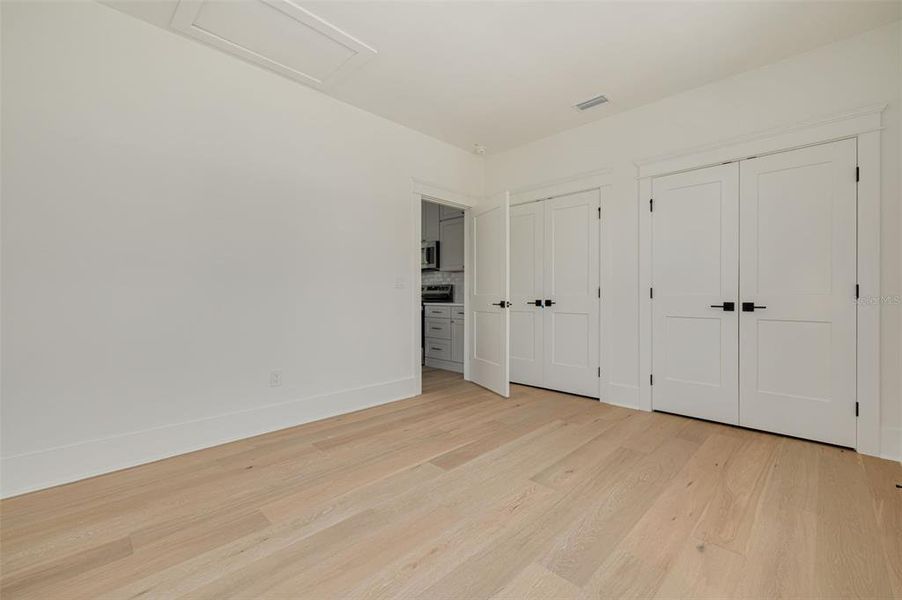 Spacious, unfurnished interior of a new home in , St. Petersburg (Image 21).