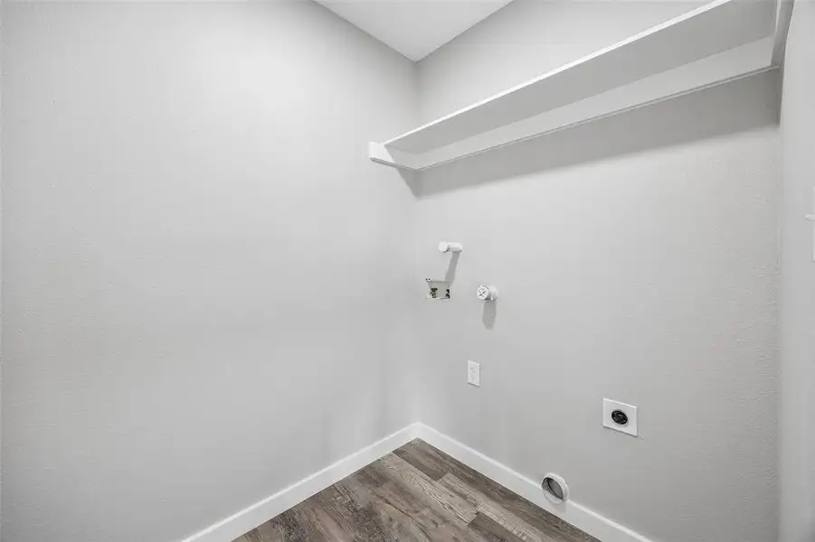 Spacious, unfurnished interior of a new home in , Itasca (Image 23).