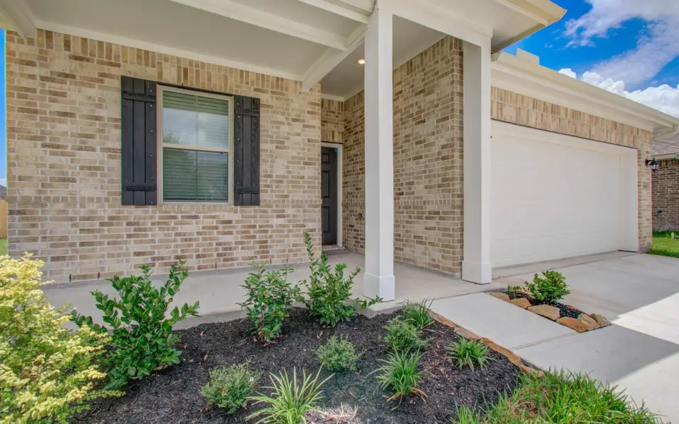 Exterior details and patio area of a home in Legends Bay, Baytown (Image 3).