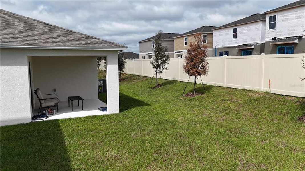 Exterior details and patio area of a home in , Haines City (Image 1).