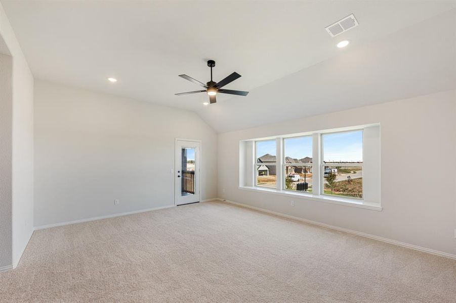 Spacious, unfurnished interior of a new home in Hunters Ridge, Crowley (Image 23).