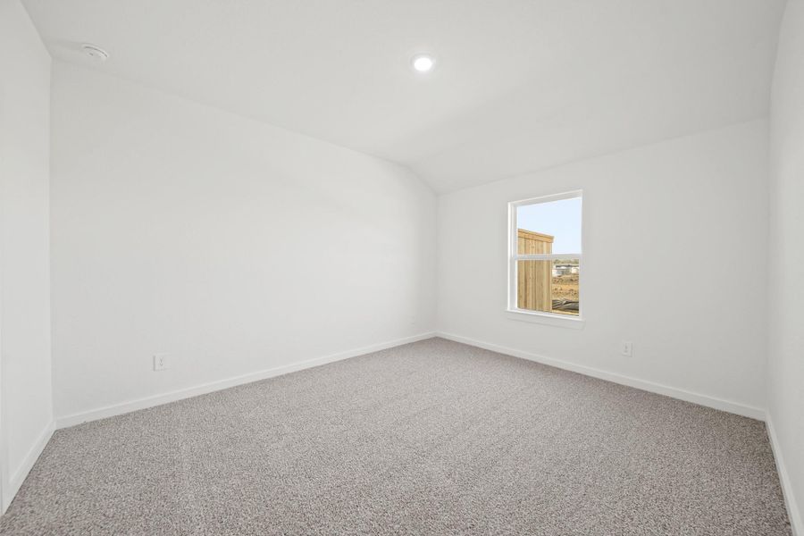 Spacious, unfurnished interior of a new home in Riverside Estates, Mont Belvieu (Image 11).