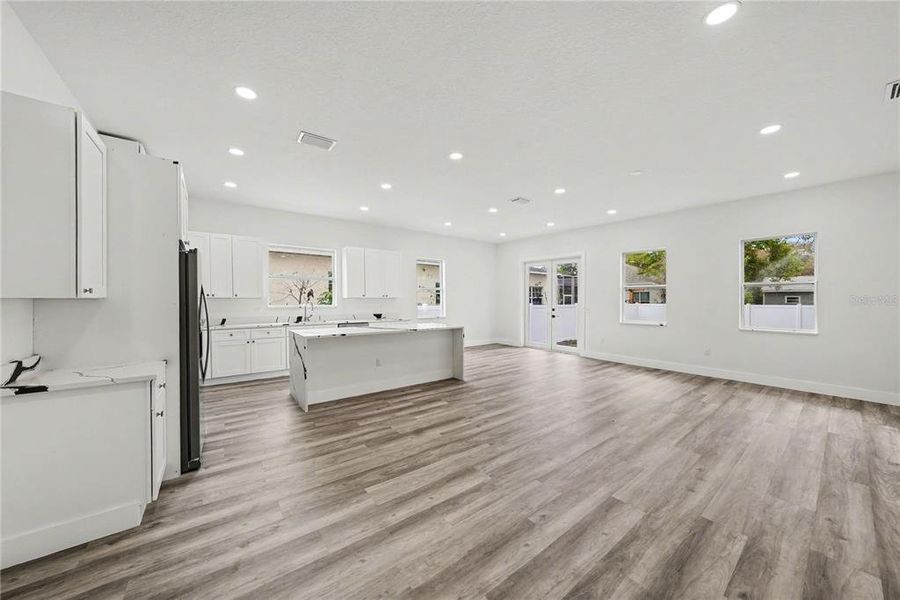 Spacious, unfurnished interior of a new home in , St. Petersburg (Image 20).