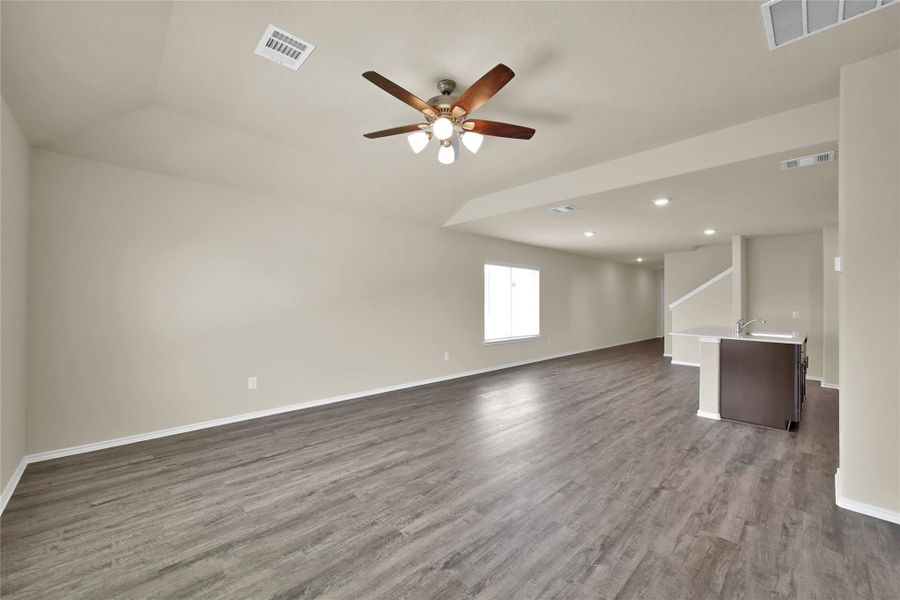 Spacious, unfurnished interior of a new home in Lakes at Black Oak, Magnolia (Image 30).