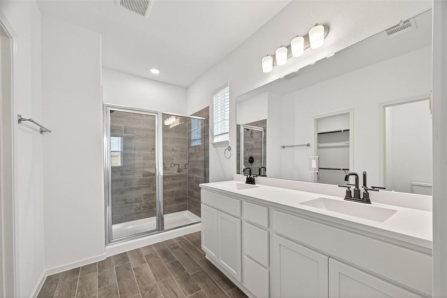 Furnished interior view inside a new home in , Iowa Colony (Image 12).