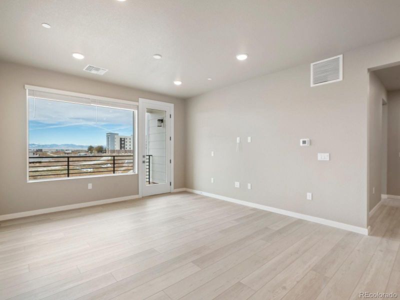 Spacious, unfurnished interior of a new home in Gateway Commons, Denver (Image 29).