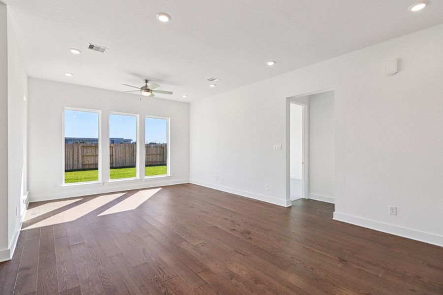Spacious, unfurnished interior of a new home in Winfrey Estates, Tomball (Image 8).