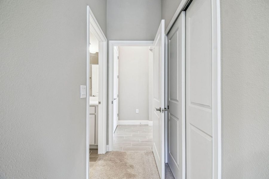 Spacious, unfurnished interior of a new home in Pinecone Reserve, Brooksville (Image 56).