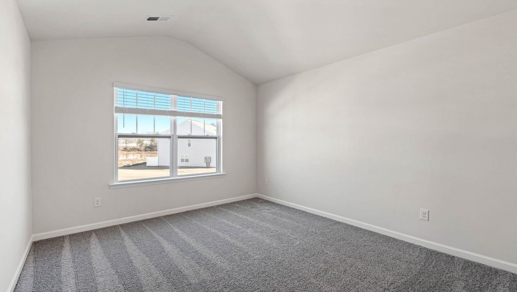 Spacious, unfurnished interior of a new home in Tanglewood Townes, Greenville (Image 19).