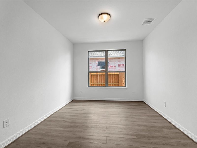 Spacious, unfurnished interior of a new home in Sunterra Lakes, Brookshire (Image 18).