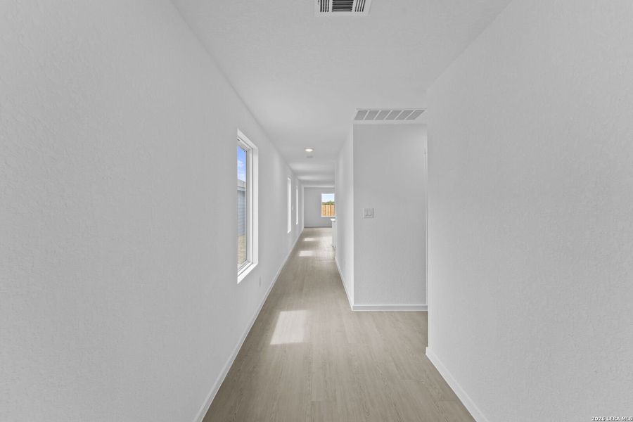 Spacious, unfurnished interior of a new home in Spring Grove, San Antonio (Image 17).
