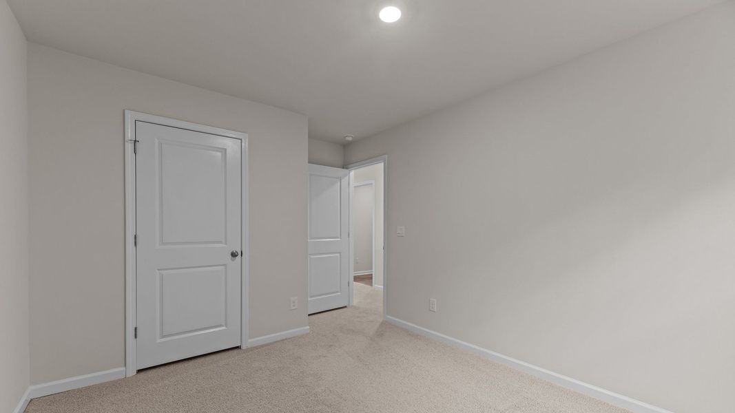 Spacious, unfurnished interior of a new home in Blair Ridge, La Grange (Image 23).