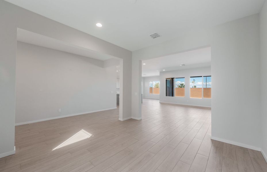 Spacious, unfurnished interior of a new home in Legado West, Queen Creek (Image 29). Spacious, unfurnished interior of a new home in Legado West, Queen Creek (Image 29).