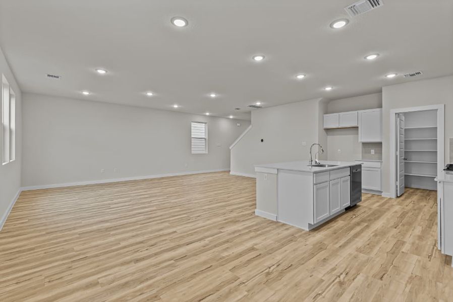A kitchen with white cabinets.