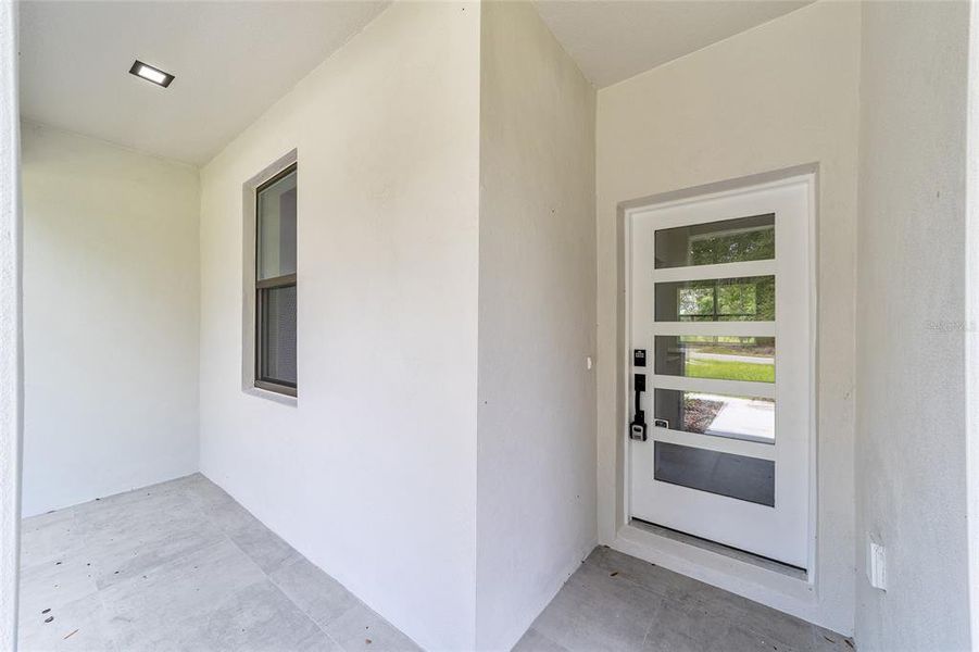 Exterior details and patio area of a home in , Ocala (Image 21).