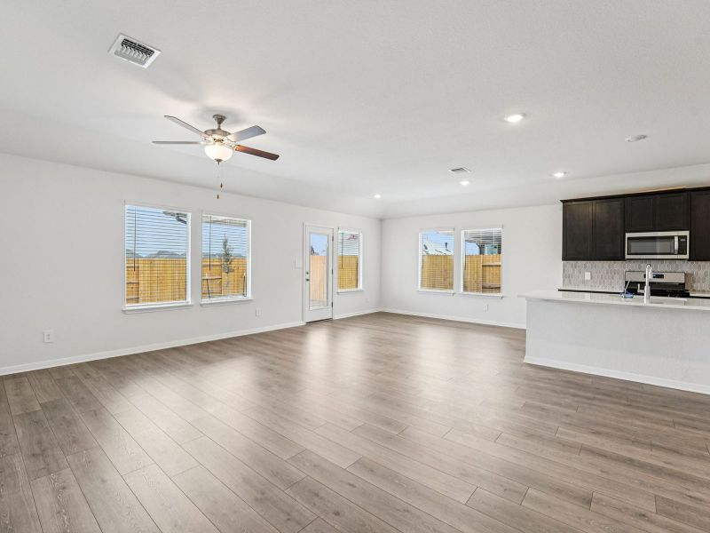 Spacious, unfurnished interior of a new home in Prairie Winds - Boulevard Collection, Hutto (Image 14).