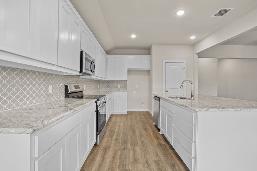 Representative furnished interior of a home built from the Waterford III by Cheldan Homes in Stoneview, Glen Rose (Image 10).
