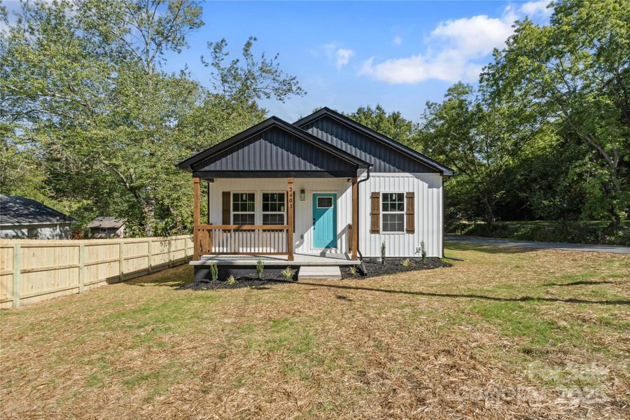 Front exterior of a new home in , Kannapolis, NC, highlighting curb appeal (Image 21). Front exterior of a new home in , Kannapolis, NC, highlighting curb appeal (Image 21).