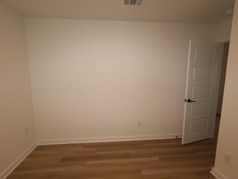 Spacious, unfurnished interior of a new home in Miller's Pond, Rosenberg (Image 19).