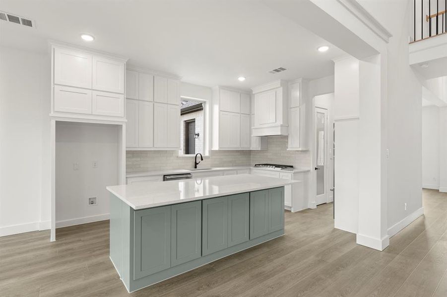 10. 1061 Georgetown - Kitchen (2) 10. 1061 Georgetown - Kitchen (2)