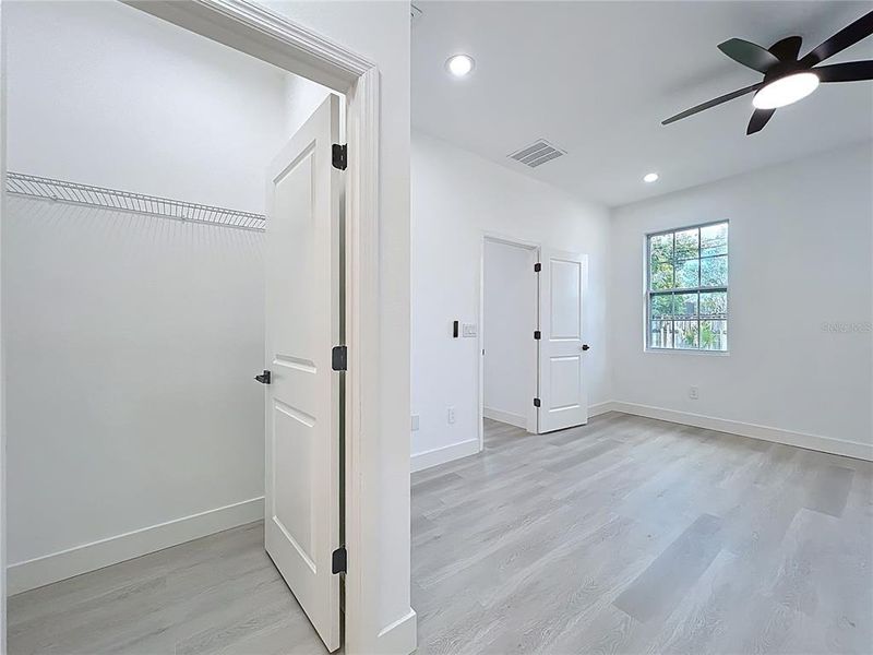 Spacious, unfurnished interior of a new home in , Orlando (Image 47).