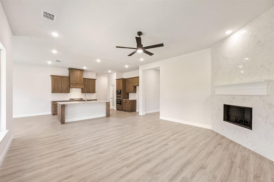 Spacious, unfurnished interior of a new home in Sunset Ridge, Alvarado (Image 18).