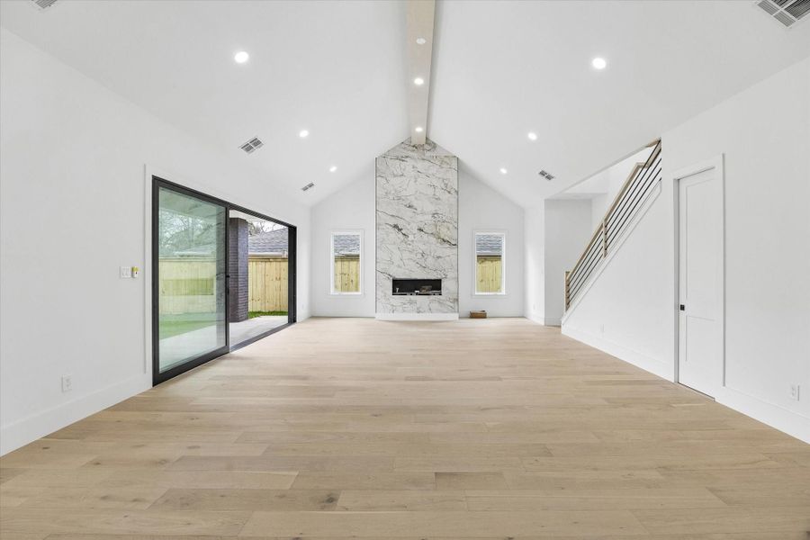 Spacious, unfurnished interior of a new home in , Houston (Image 16).
