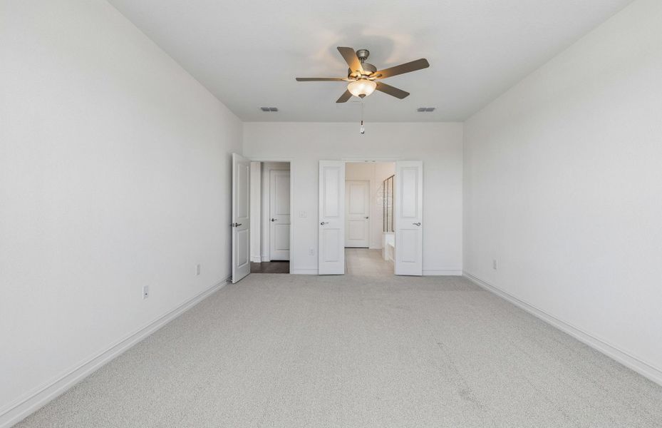 Representative unfurnished interior of a home built from the Harvard by Pulte Homes in Ribbonwood, Aubrey (Image 33).
