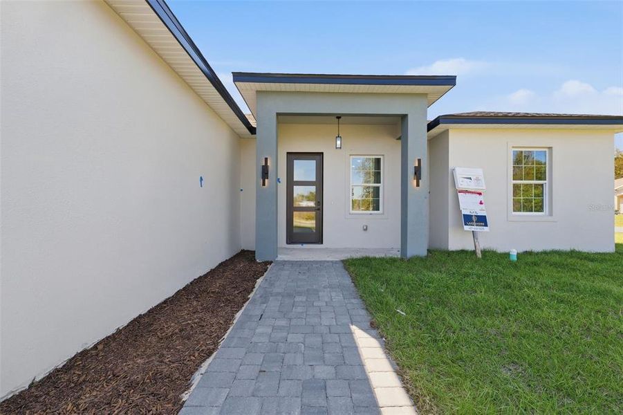 Exterior details and patio area of a home in , Ocala (Image 4).