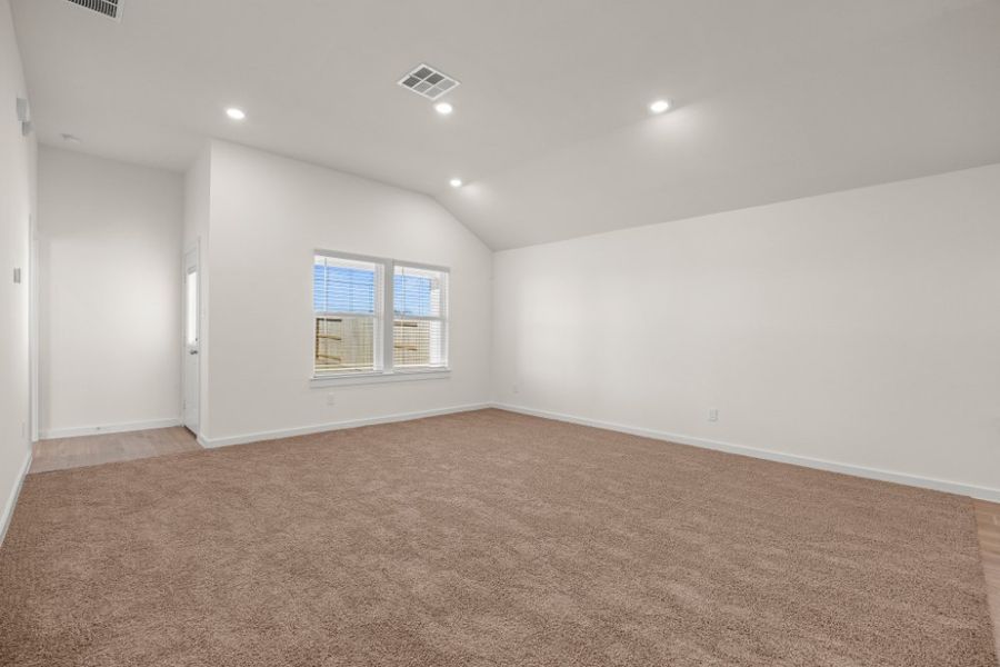 Spacious, unfurnished interior of a new home in Ashland, Houston (Image 16).