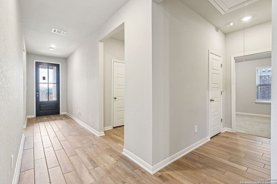 Spacious, unfurnished interior of a new home in Arcadia Ridge - Classic Series, San Antonio (Image 18).