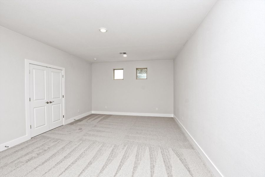 Representative unfurnished interior of a home built from the Vanderpool II by Giddens Homes in Whispering Wind, Bertram (Image 60).