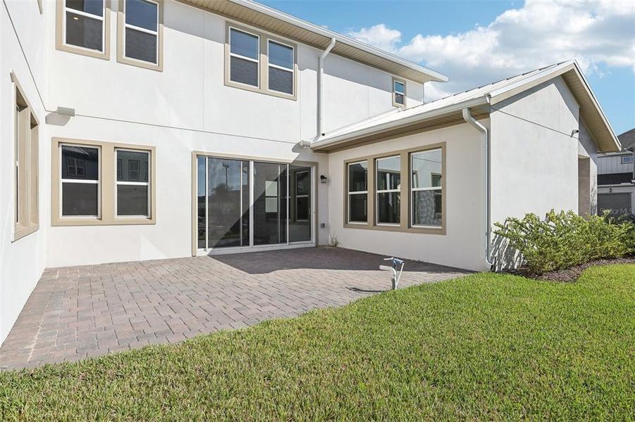 Exterior details and patio area of a home in Laureate Park, Orlando (Image 29).